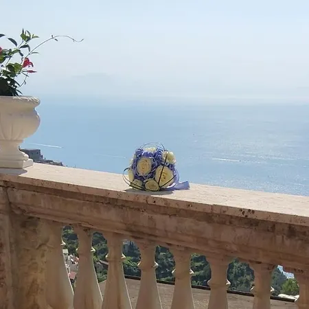 La Di Enzo Con Vista Mare Apartment